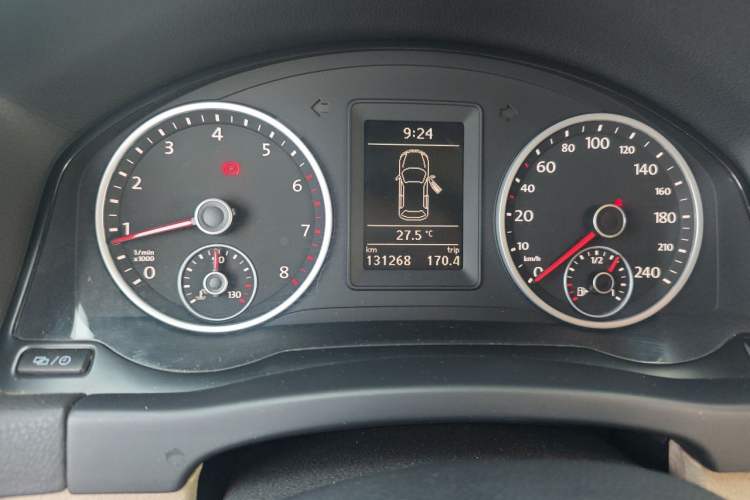 Used Volkswagen Tiguan 2015 1.8TSI Manual Two-Wheel-Drive Limited Edition Instrument Cluster