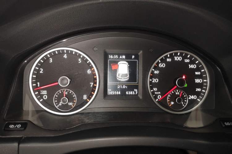 Used Volkswagen Tiguan 2015 1.8TSI Automatic All-Wheel-Drive Luxury Model Instrument Cluster
