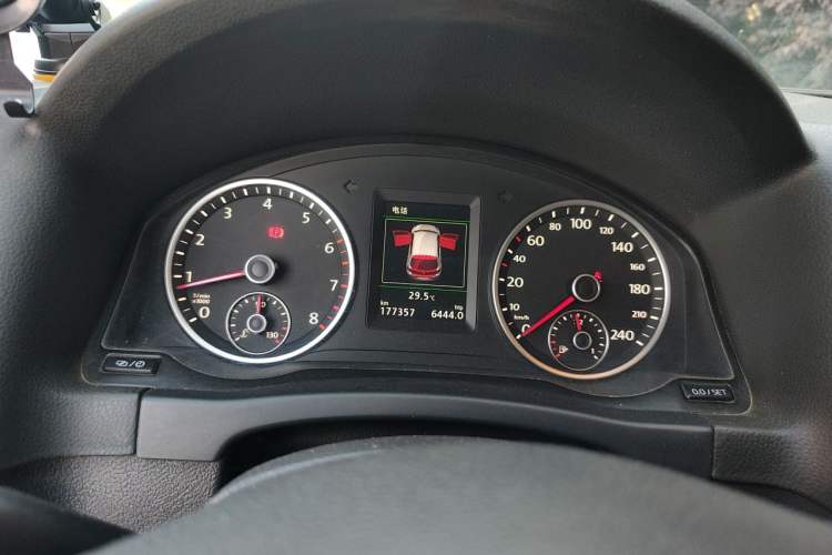 Used Volkswagen Tiguan 2015 1.8TSI Automatic Two-Wheel Drive Luxury Model Instrument Cluster