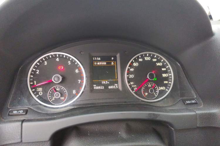 Used Volkswagen Tiguan 2015 1.8TSI Automatic All-Wheel-Drive Luxury Model Instrument Cluster