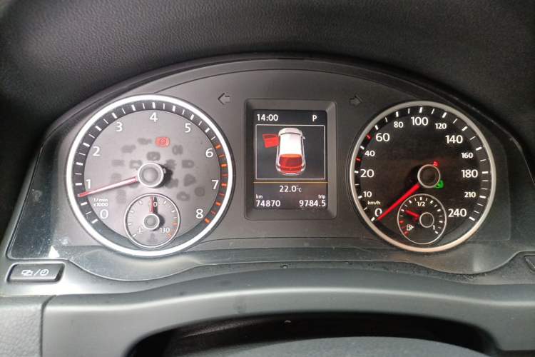 Used Volkswagen Tiguan 2015 1.8TSI Automatic All-Wheel-Drive Luxury Model Instrument Cluster
