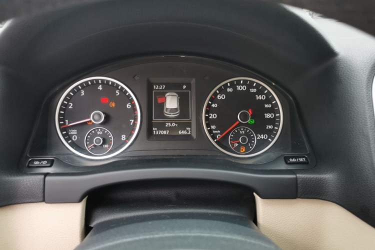 Used Volkswagen Tiguan 2015 1.8TSI Automatic Two-Wheel Drive Luxury Model Instrument Cluster
