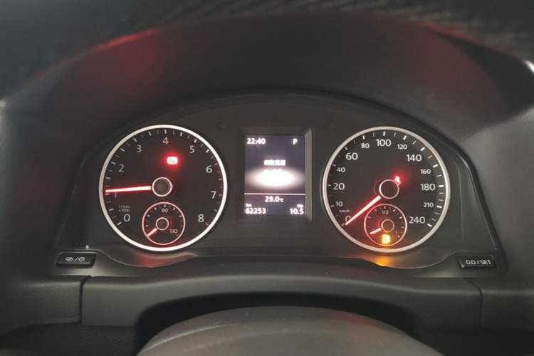 Used Volkswagen Tiguan 2015 1.8TSI Automatic All-Wheel-Drive Luxury Model Instrument Cluster