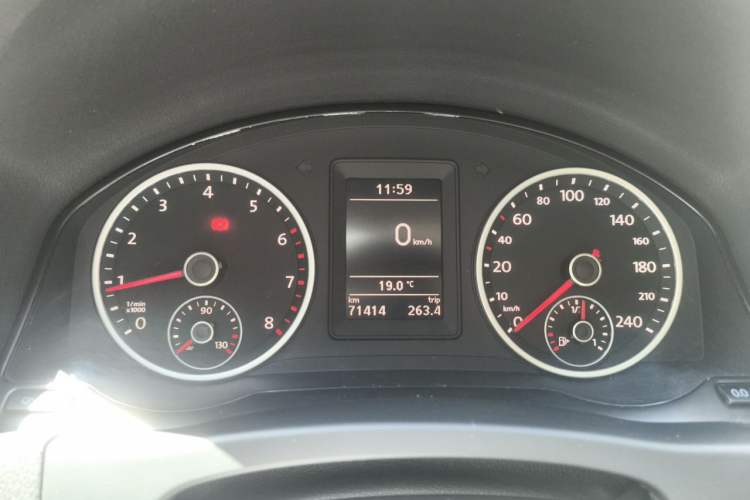 Used Volkswagen Tiguan 2015 1.8TSI Manual Two-Wheel-Drive Limited Edition Instrument Cluster