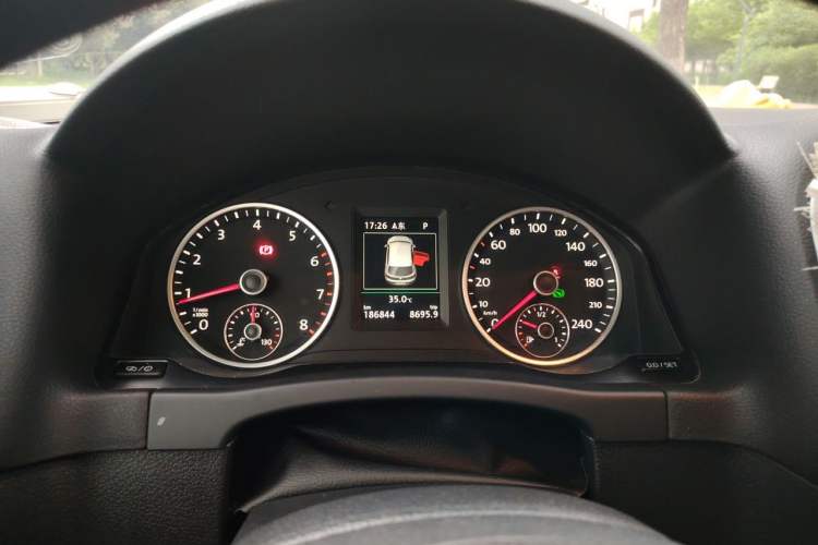 Used Volkswagen Tiguan 2015 1.8TSI Automatic Two-Wheel Drive Luxury Model Instrument Cluster
