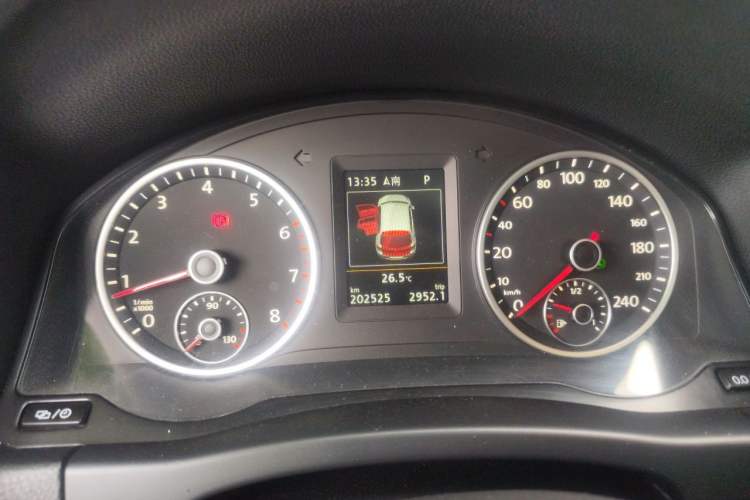 Used Volkswagen Tiguan 2015 1.8TSI Automatic Two-Wheel Drive Luxury Model Instrument Cluster