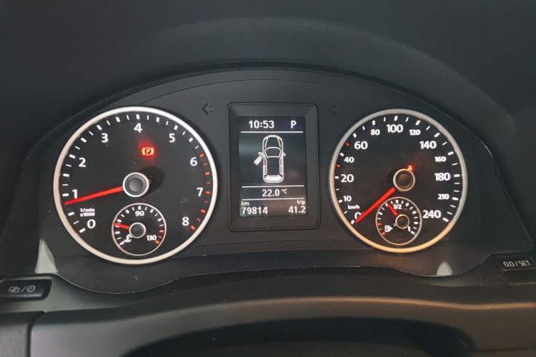 Used Volkswagen Tiguan 2015 1.8TSI Automatic All-Wheel Drive Style Vision Edition Instrument Cluster
