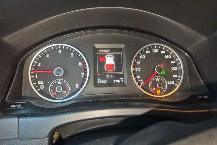 Used Volkswagen Tiguan 2015 1.8TSI Automatic Two-Wheel Drive Luxury Model Instrument Cluster