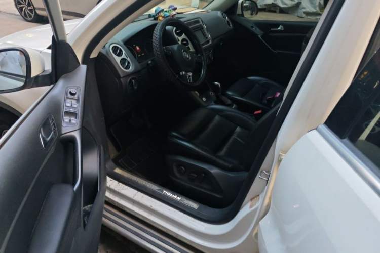Used Volkswagen Tiguan 2015 1.8TSI Automatic Two-Wheel Drive Luxury Model Interior 1