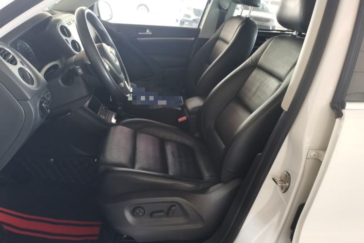 Used Volkswagen Tiguan 2015 2.0 TSI Automatic All-Wheel Drive Luxury Edition Interior 1