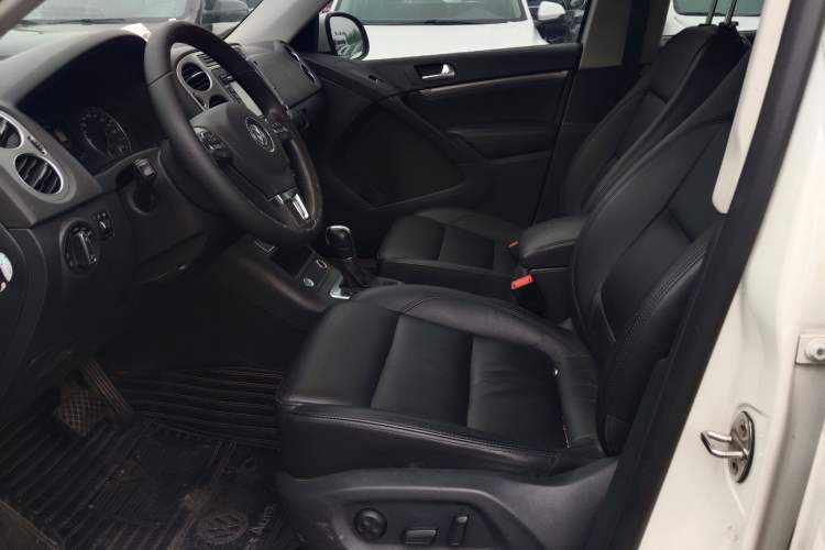 Used Volkswagen Tiguan 2015 1.8TSI Automatic All-Wheel-Drive Luxury Model Interior 1