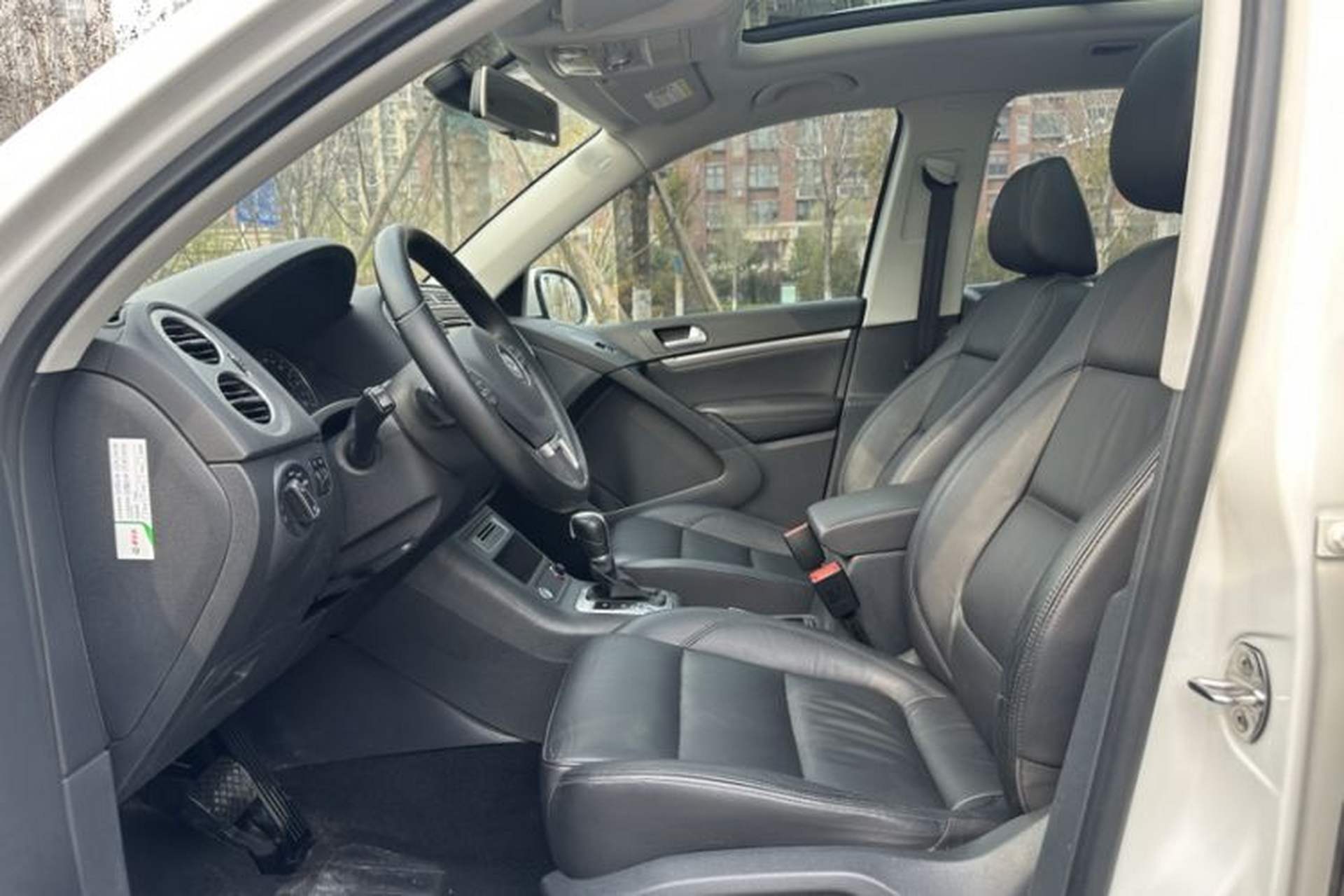 Used Volkswagen Tiguan 2015 1.8TSI Automatic All-Wheel-Drive Luxury Model Interior 1