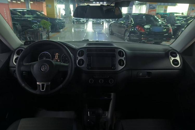 Used Volkswagen Tiguan 2015 1.8TSI Manual Two-Wheel Drive Fashion Edition Interior 1
