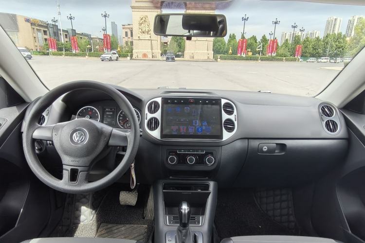 Used Volkswagen Tiguan 2015 1.8TSI Automatic Two-Wheel Drive Trend Edition Interior 1
