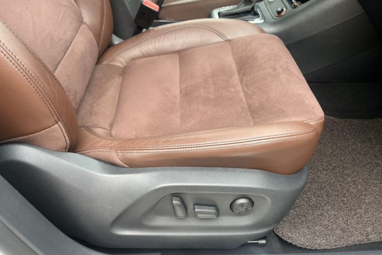 Used Volkswagen Tiguan 2015 2.0 TSI Automatic All-Wheel Drive Flagship Edition Interior 10
