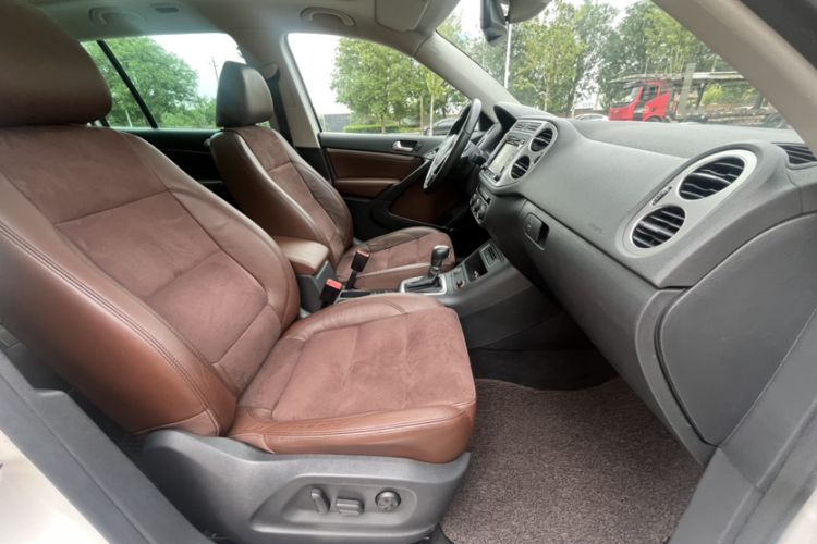 Used Volkswagen Tiguan 2015 2.0 TSI Automatic All-Wheel Drive Flagship Edition Interior 11
