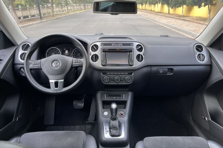 Used Volkswagen Tiguan 2015 2.0 TSI Automatic All-Wheel Drive Flagship Edition Interior 12