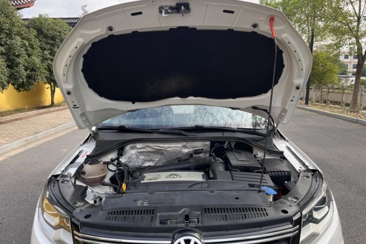 Used Volkswagen Tiguan 2015 2.0 TSI Automatic All-Wheel Drive Flagship Edition Interior 14