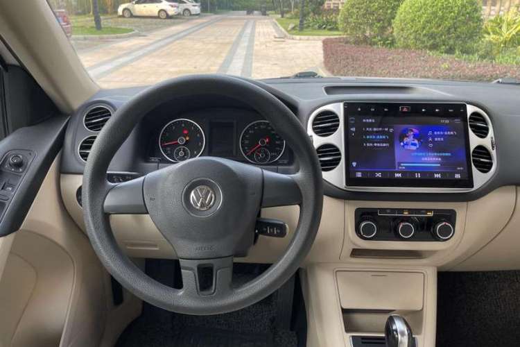 Used Volkswagen Tiguan 2015 1.8TSI Automatic Two-Wheel Drive Trend Edition Interior 2
