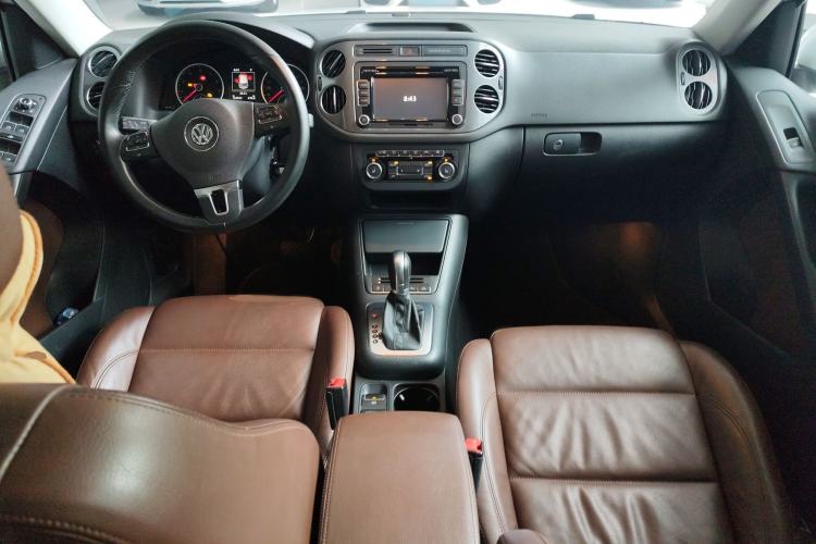 Used Volkswagen Tiguan 2015 2.0 TSI Comfort Edition Interior 2