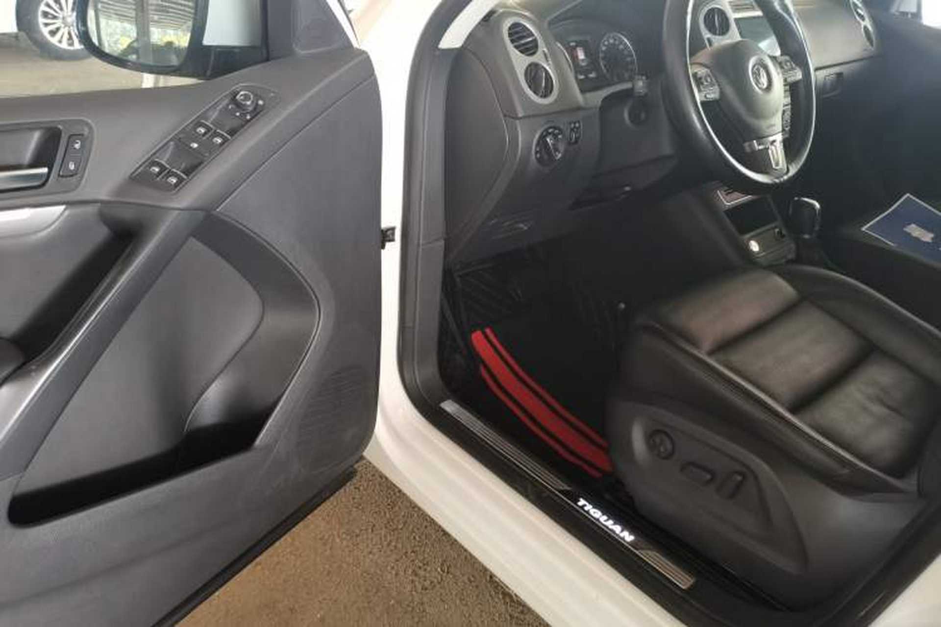Used Volkswagen Tiguan 2015 2.0 TSI Automatic All-Wheel Drive Luxury Edition Interior 2