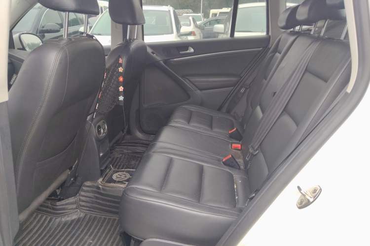 Used Volkswagen Tiguan 2015 1.8TSI Automatic All-Wheel-Drive Luxury Model Interior 2
