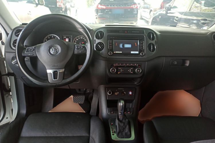 Used Volkswagen Tiguan 2015 2.0 TSI Comfort Edition Interior 2