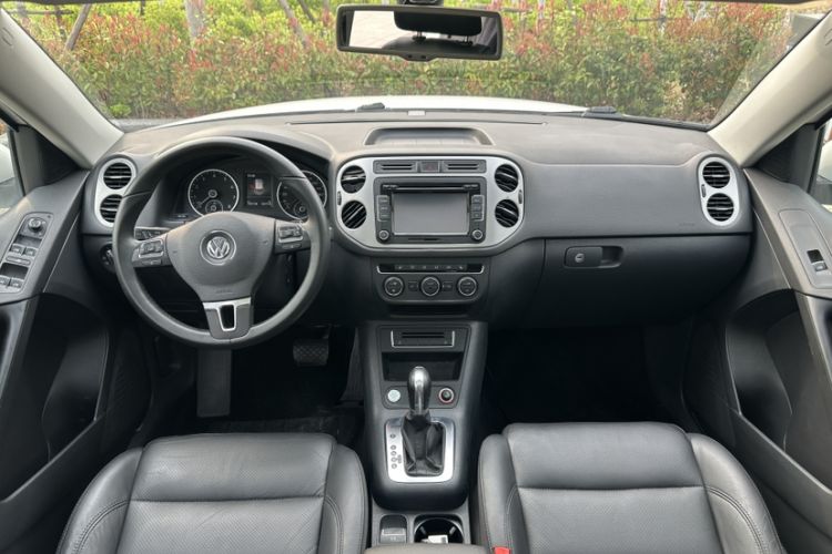 Used Volkswagen Tiguan 2015 1.8TSI Automatic All-Wheel-Drive Luxury Model Interior 2