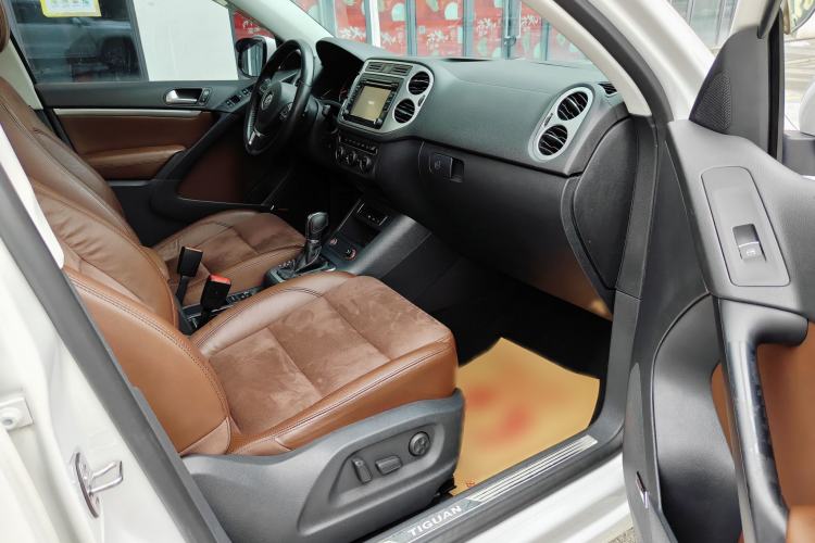 Used Volkswagen Tiguan 2015 2.0 TSI Automatic All-Wheel Drive Flagship Edition Interior 2