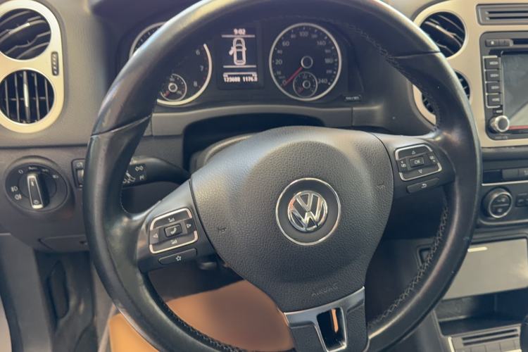 Used Volkswagen Tiguan 2015 1.8TSI Automatic Two-Wheel Drive Comfort Edition Interior 2