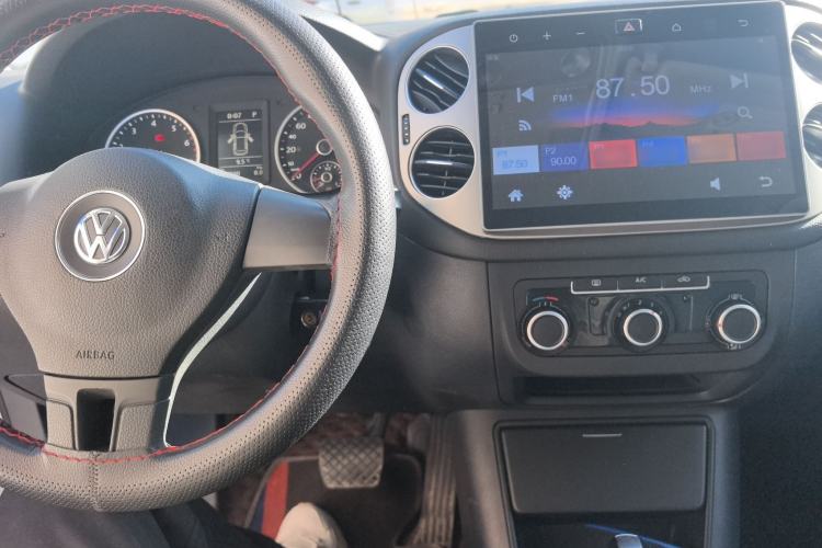 Used Volkswagen Tiguan 2015 1.8TSI Automatic Two-Wheel Drive Trend Edition Interior 2
