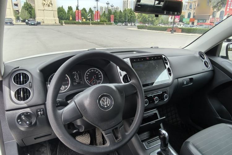 Used Volkswagen Tiguan 2015 1.8TSI Automatic Two-Wheel Drive Trend Edition Interior 2