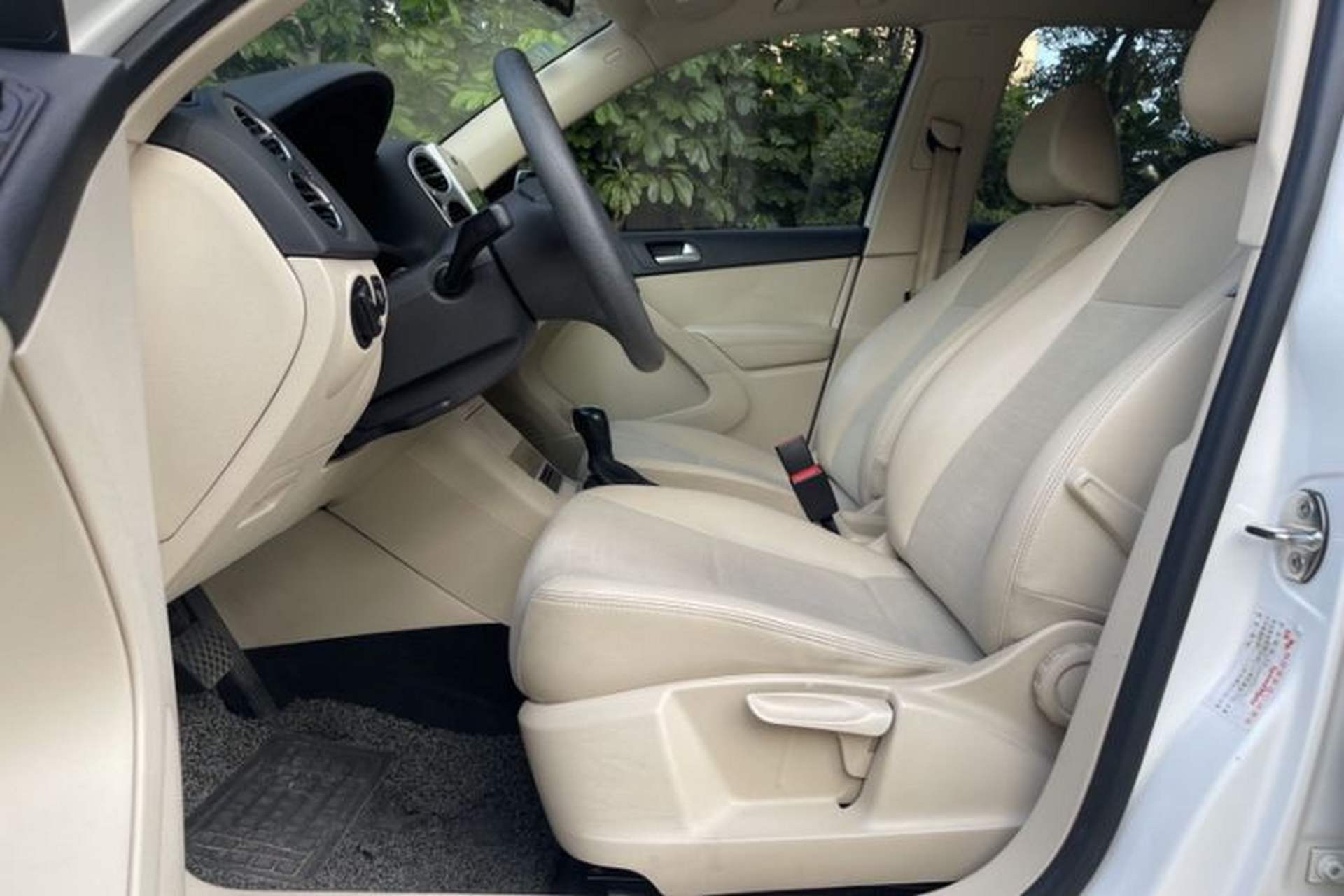 Used Volkswagen Tiguan 2015 1.8TSI Automatic Two-Wheel Drive Trend Edition Interior 3