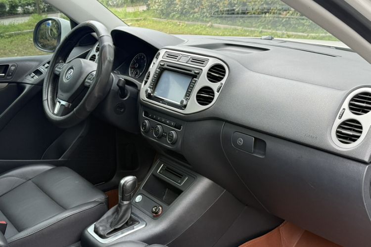 Used Volkswagen Tiguan 2015 1.8TSI Automatic Two-Wheel Drive Luxury Model Interior 3
