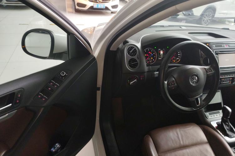 Used Volkswagen Tiguan 2015 2.0 TSI Comfort Edition Interior 3