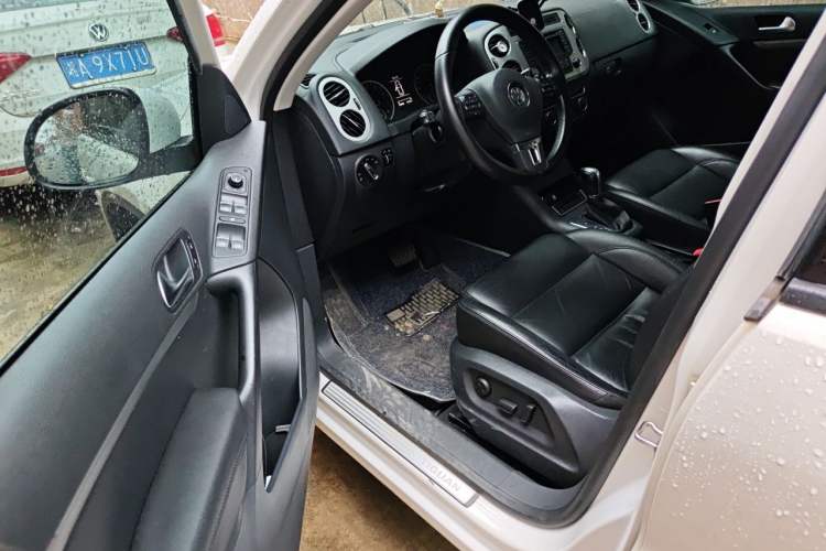 Used Volkswagen Tiguan 2015 1.8TSI Automatic Two-Wheel Drive Comfort Edition Interior 3