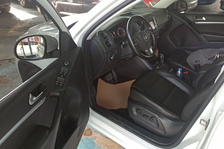 Used Volkswagen Tiguan 2015 2.0 TSI Comfort Edition Interior 3