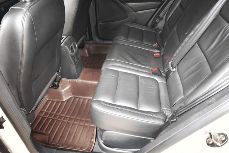 Used Volkswagen Tiguan 2015 1.8TSI Automatic Two-Wheel Drive Comfort Edition Interior 3