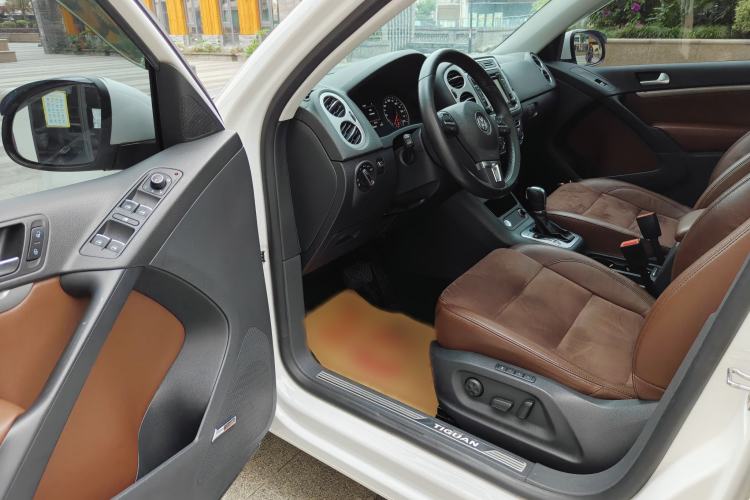Used Volkswagen Tiguan 2015 2.0 TSI Automatic All-Wheel Drive Flagship Edition Interior 3