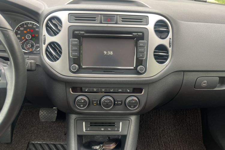Used Volkswagen Tiguan 2015 2.0 TSI Automatic All-Wheel Drive Flagship Edition Interior 3