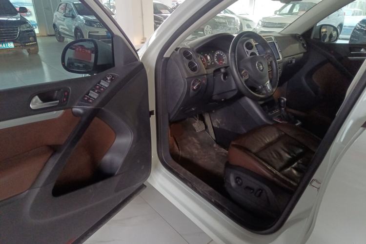 Used Volkswagen Tiguan 2015 2.0 TSI Comfort Edition Interior 3