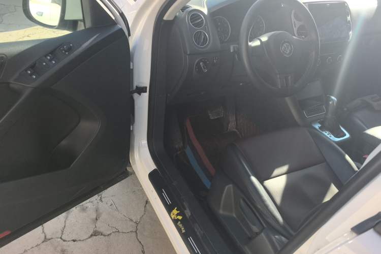 Used Volkswagen Tiguan 2015 1.8TSI Automatic Two-Wheel Drive Trend Edition Interior 3