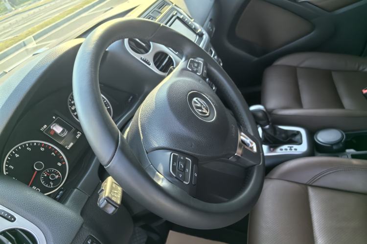 Used Volkswagen Tiguan 2015 1.8TSI Automatic Two-Wheel Drive Luxury Model Interior 3