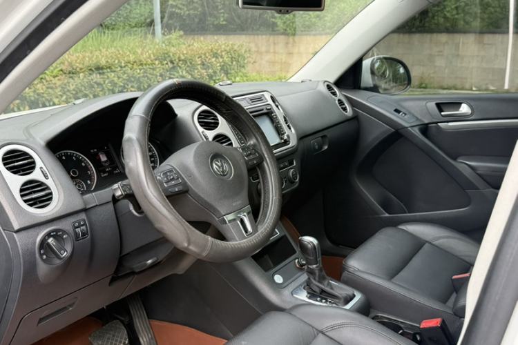 Used Volkswagen Tiguan 2015 1.8TSI Automatic Two-Wheel Drive Luxury Model Interior 4