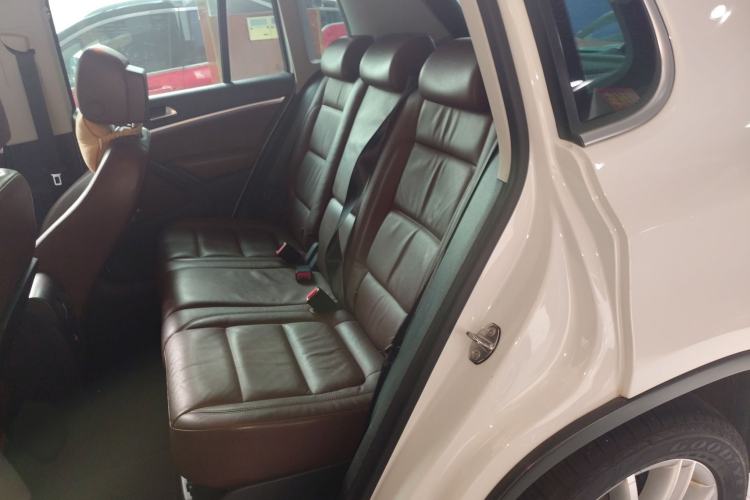 Used Volkswagen Tiguan 2015 2.0 TSI Comfort Edition Interior 4