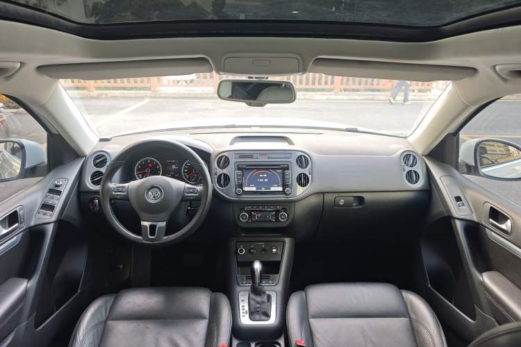 Used Volkswagen Tiguan 2015 2.0 TSI Comfort Edition Interior 4