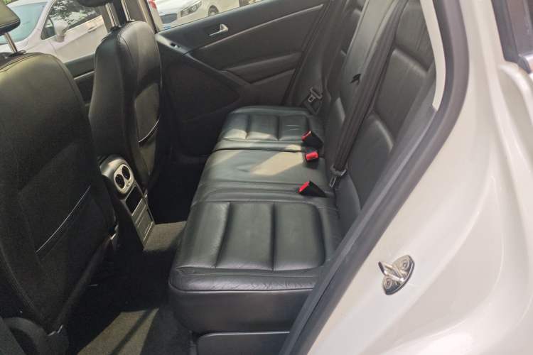 Used Volkswagen Tiguan 2015 1.8TSI Automatic Two-Wheel Drive Luxury Model Interior 4