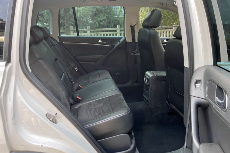 Used Volkswagen Tiguan 2015 2.0 TSI Automatic All-Wheel Drive Flagship Edition Interior 4