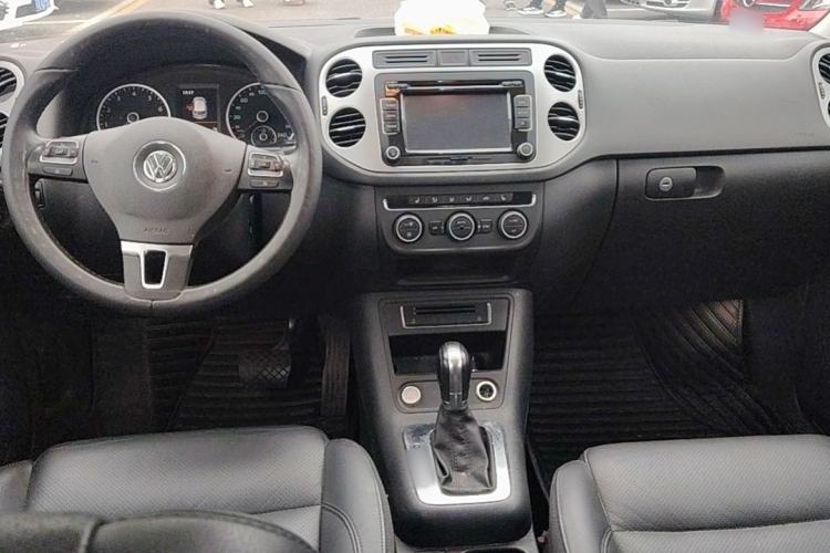 Used Volkswagen Tiguan 2015 1.8TSI Automatic All-Wheel-Drive Luxury Model Interior 4