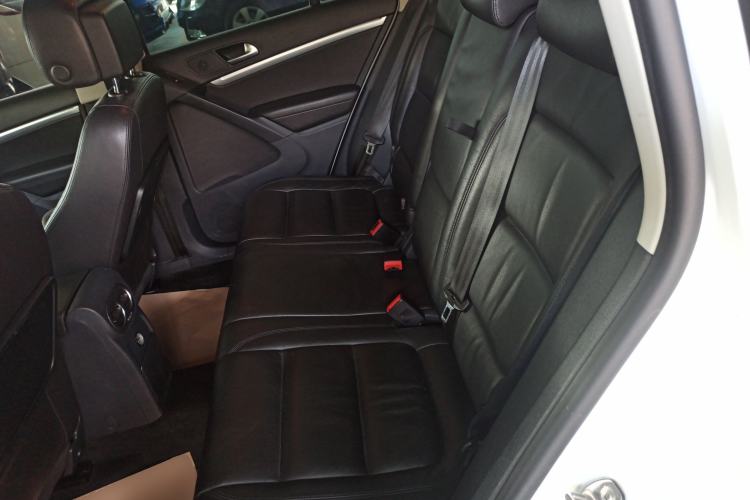 Used Volkswagen Tiguan 2015 2.0 TSI Comfort Edition Interior 4